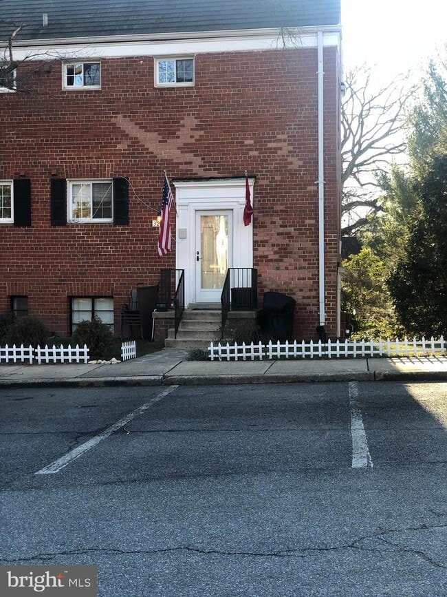 Photo - 3215 Ravensworth Pl