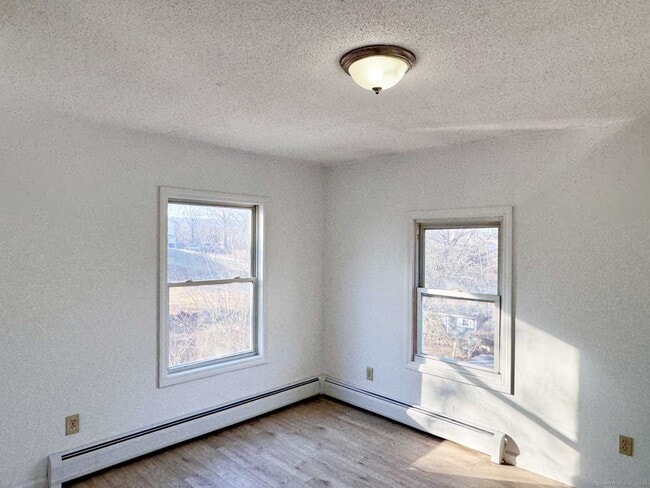 Photo - 60 Oak Ave Unit 3