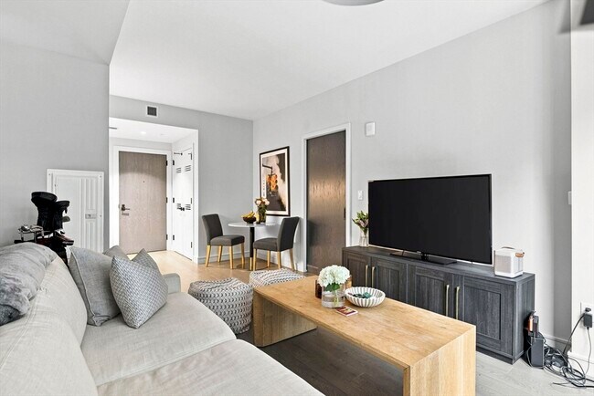 55 Lagrange St Unit 802