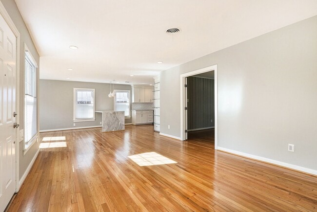 Photo - 215 Avenue of Oaks St