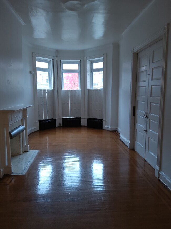Photo - 2833 St Paul St Unit 1
