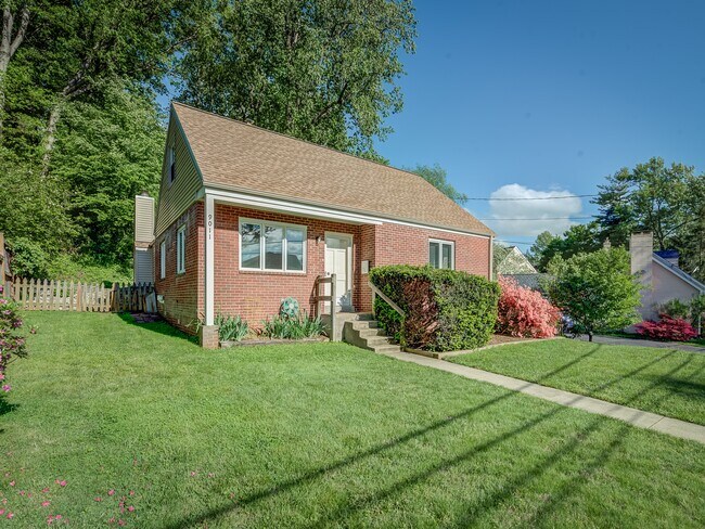 9011 Lindale Dr