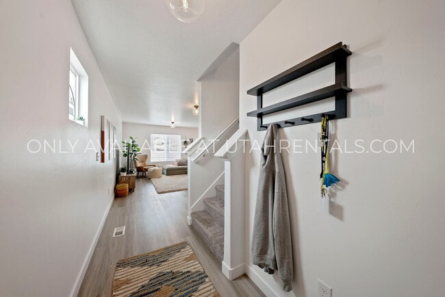 Photo - 341 N Angus Dr