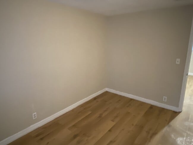 Photo - 1040 Line St