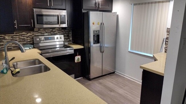 Building Photo - 9220 SW 3rd St Unit 907