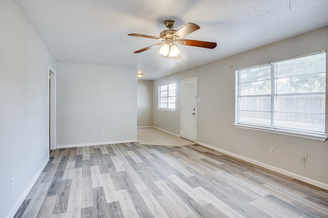 Photo - Cute Three Bedroom in Established Area!