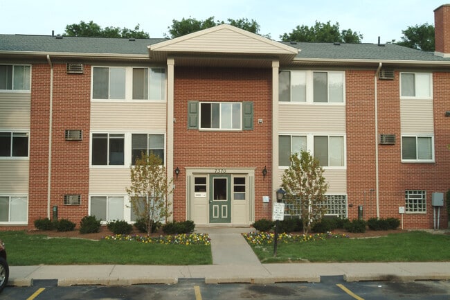 West Hampton - West Hampton Apartments