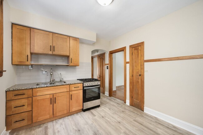5434 W Wellington Ave Unit 1E