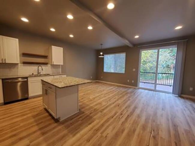 Photo - 3 Bedroom 2.5 Bath in Tumwater
