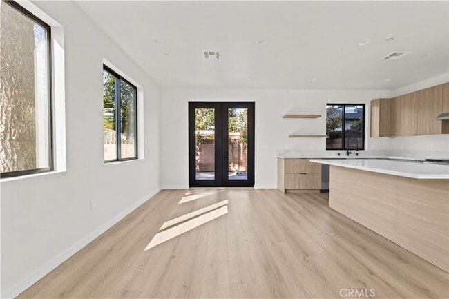 Photo - 11145 Hortense St