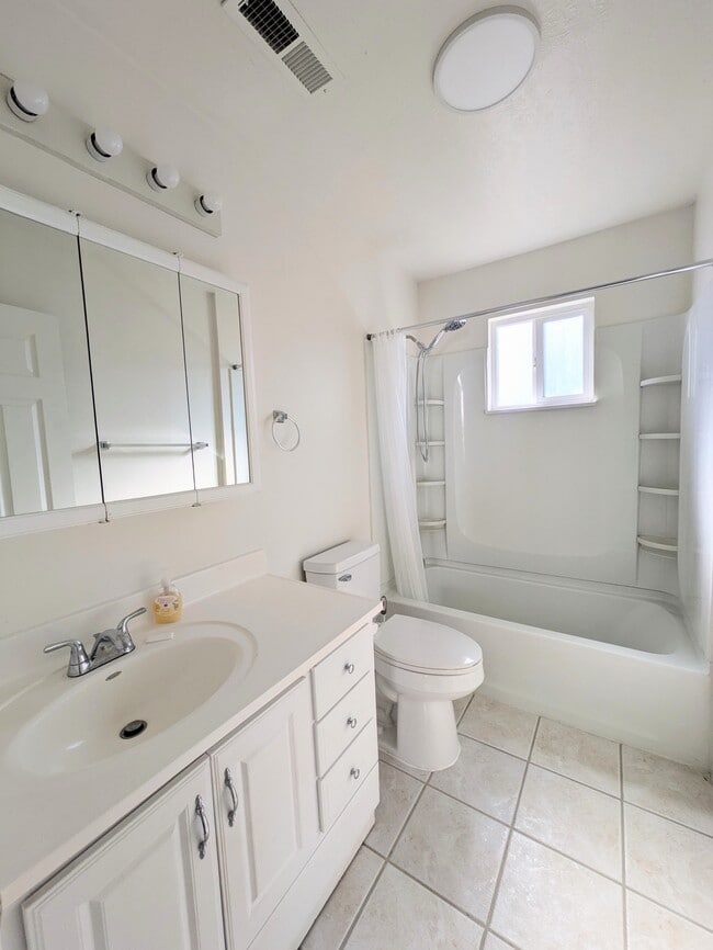 Photo - 638 W 3rd Ave