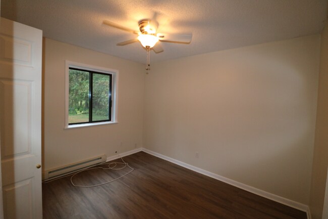 Photo - 2 Waldron Ln