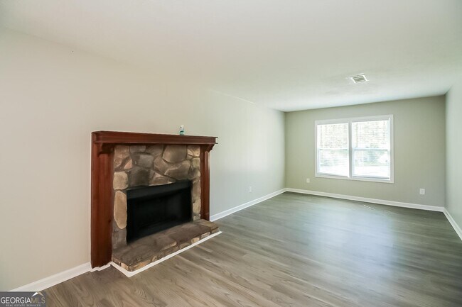 Photo - 422 River Chase Dr