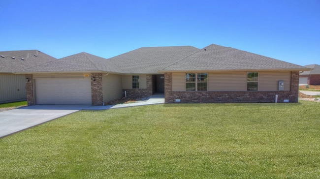 Building Photo - Fenced in 3 Bedroom Duplex in Monte Cristo