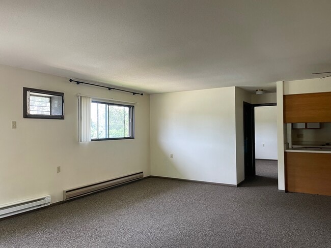 Photo - 312 W Broadway St