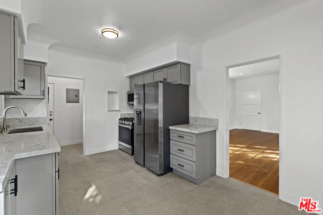 Building Photo - 2360 Kerwood Ave Unit 1 Rental