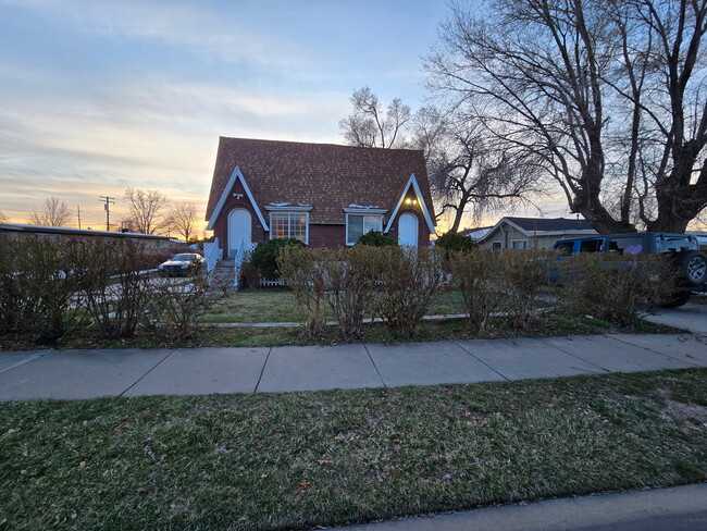 Photo - 1667 N 200 W House