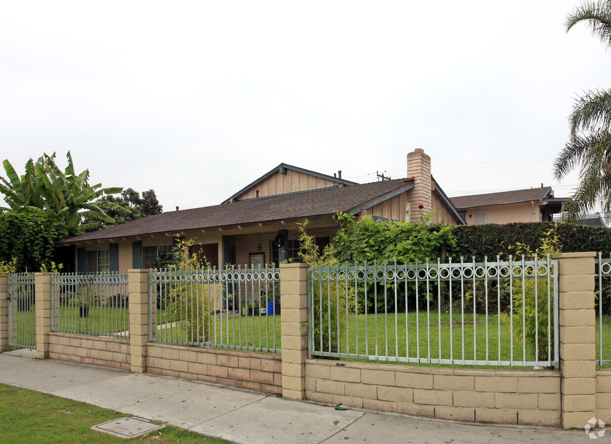 Photo - 302 E Wakefield Ave