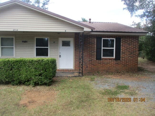 Building Photo - 2713-B Homewood Dr