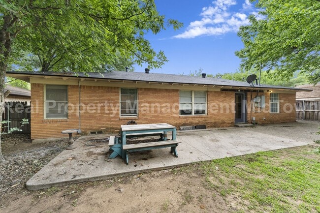 Photo - 1413 W Tucker Blvd