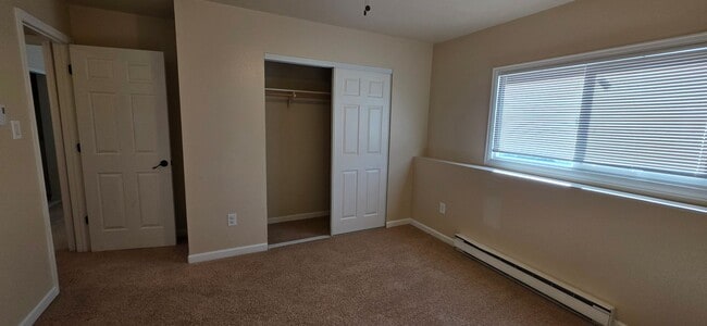 Photo - 4931 Green River St