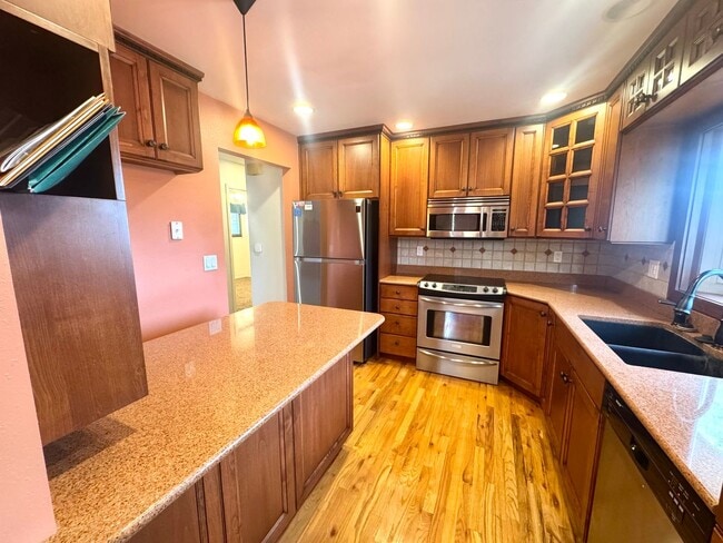 Building Photo - Spacious Eastside Home with Sunroom, EV Charging & Finished Basement!