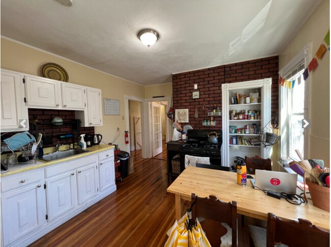 Photo - 2 Gilson Ter