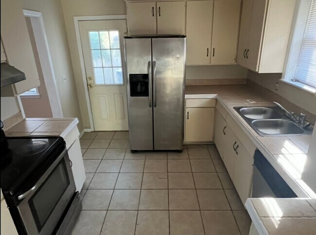 Photo - 3012 Pinewood Dr