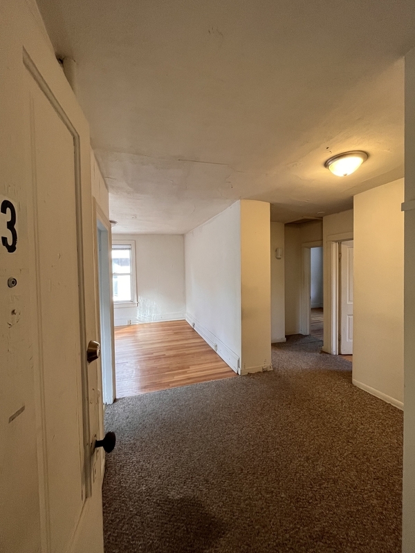 Building Photo - 121 E Gorham St Unit 3 Rental