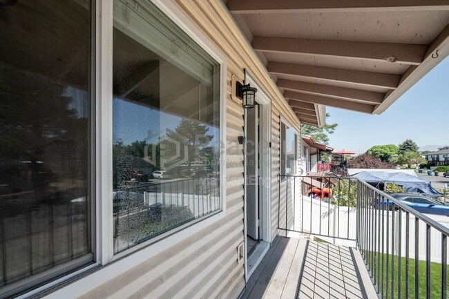 Photo - 1425 Mandalay Rd W Unidad B1