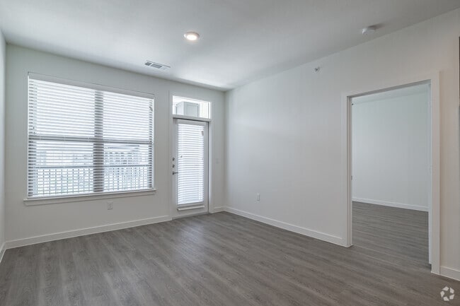 2BR, 2BA - 1,024 SF