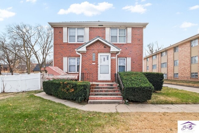 Building Photo - 3825 Cuming St Unit 3825 1/2 ST