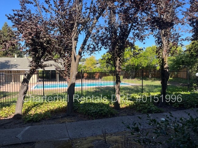2 bedroom/1.5 bath townhome with new kitch... - 2 bedroom/1.5 bath townhome with new kitch...