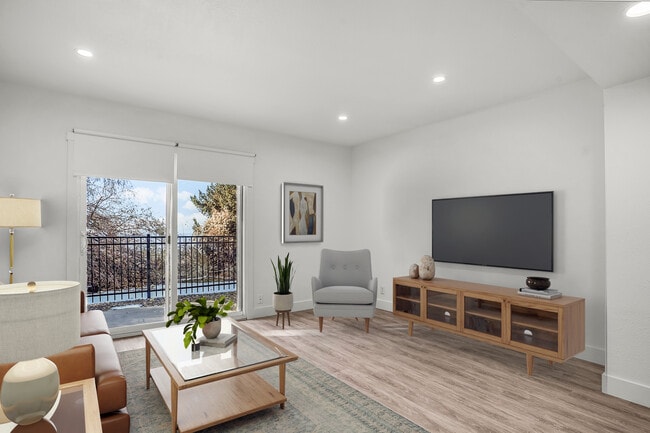 Photo - Lookout Pointe