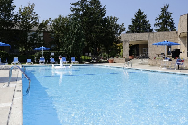 Piscina - The Crossings at Glassboro