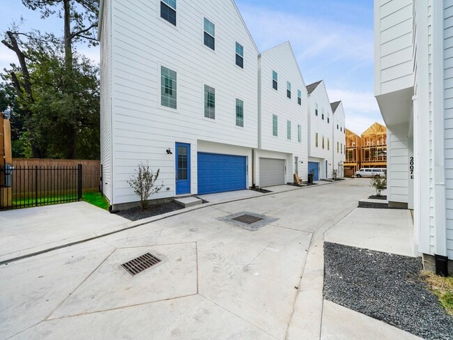 Photo - 2007 Bauer Dr