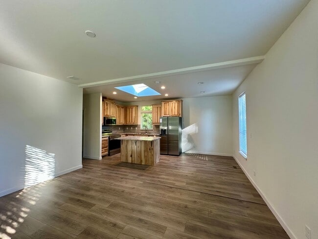 Photo - 1X2119-E Unit E