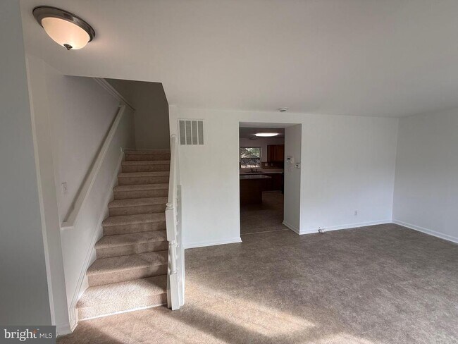 Photo - 3 Coachlight Dr