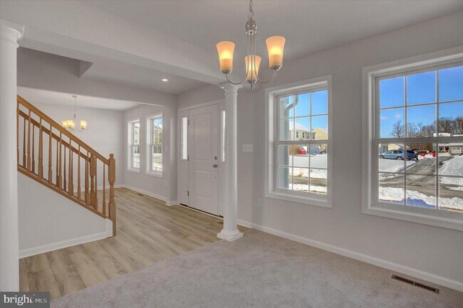 Photo - 601 Exeter Ln