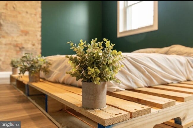 Photo - 1809 Broadway