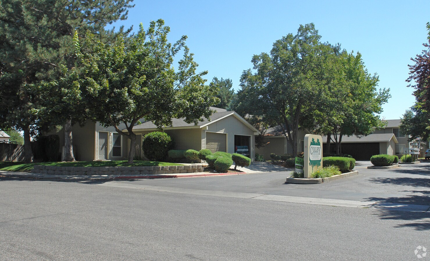 Colby Court Apartments - Colby Court Apartments