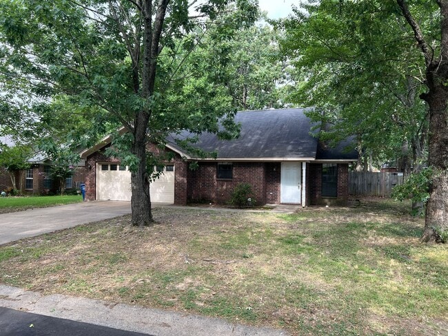 Photo - 2135 Raintree Dr