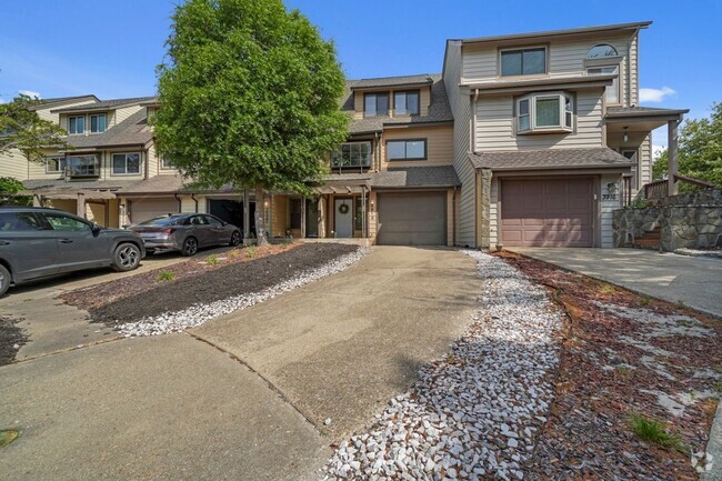 Building Photo - Ready NOW! 1 Block from the Bay! Pet Frien... Rental