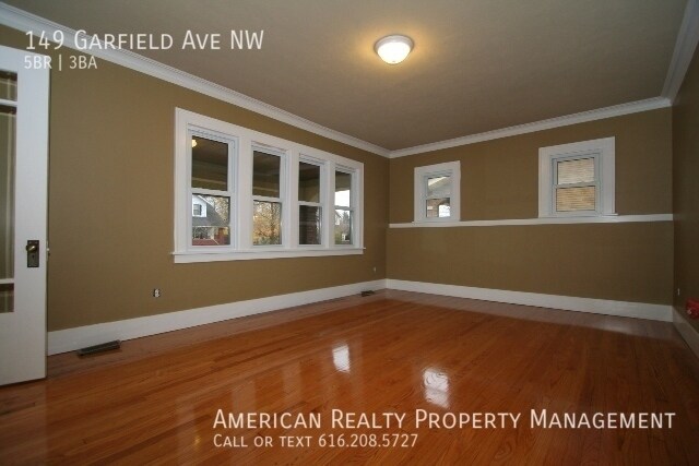 Photo - 149 Garfield Ave NW