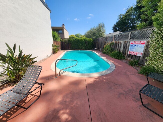 Photo - 720-738 Sutter Ave