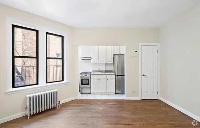 Building Photo - 230 W 10th St Unit 2F Rental