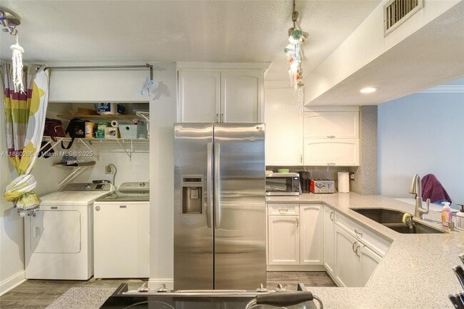 Photo - 115 Lake Emerald Dr Unit 306