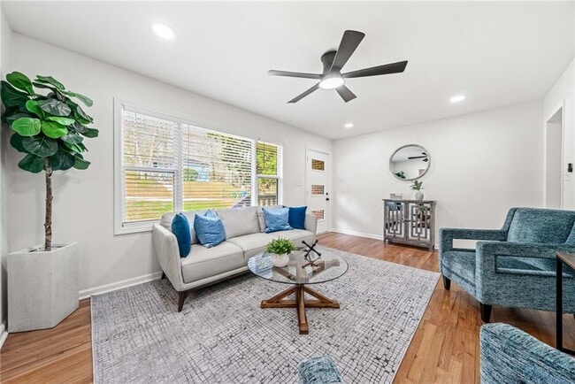 Photo - 801 N Evelyn Pl NW