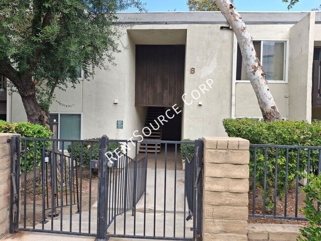 Building Photo - 23515 Lyons Ave Unit 219