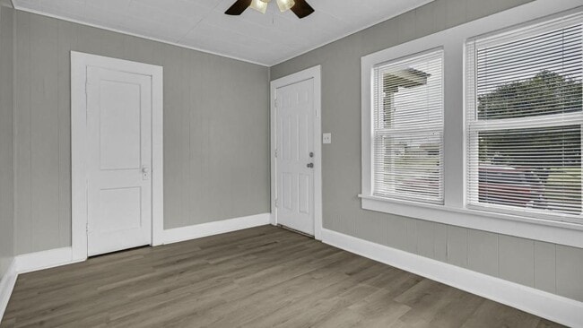 Photo - 301 B St NW
